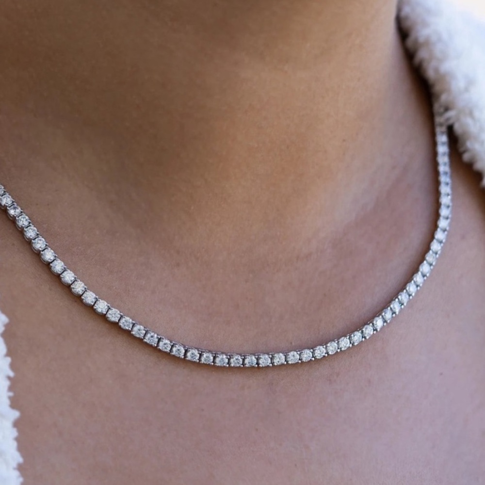 18kt Tennis Necklace - Picture 3 of 11